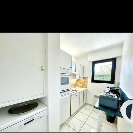 Avec Terrasse Et Jardin Apartmán *